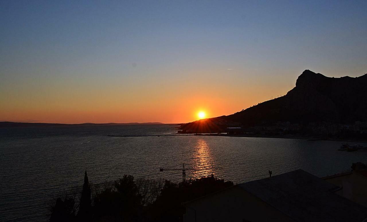 Cosy Sunset Apartment Omiš Exteriör bild