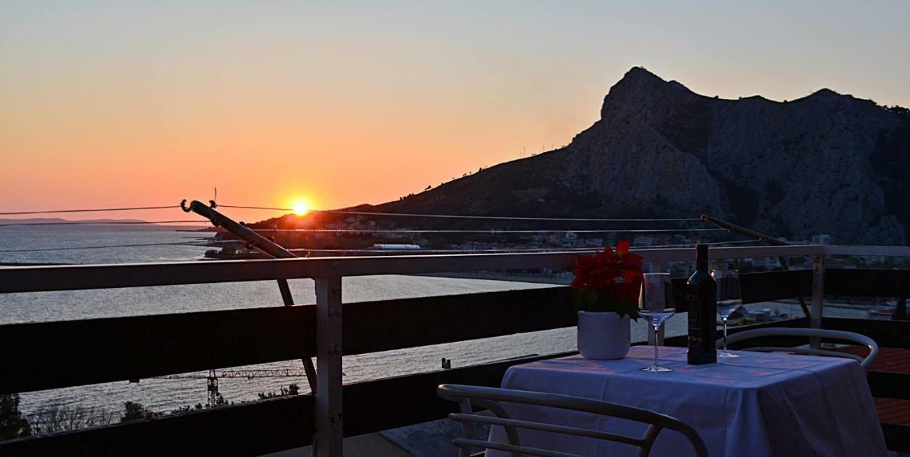 Cosy Sunset Apartment Omiš Exteriör bild